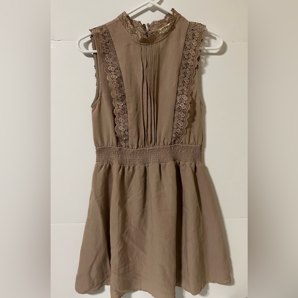 New Sweet Wanderer Short Sleeveless Dress with Knit Lace. Size Med In Juniors